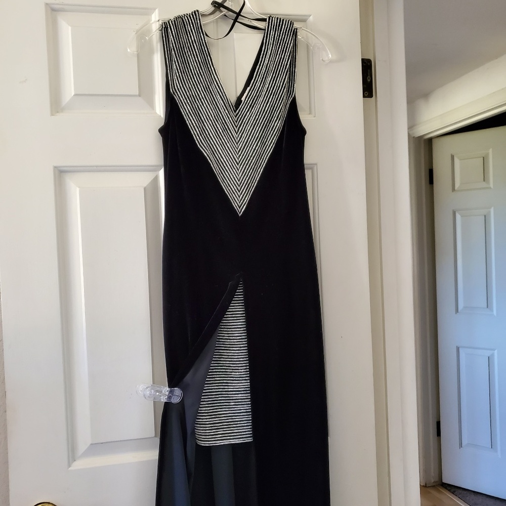 Beautiful C&A Yessica Black Velvet Silver Embellished Sleeveless Formal Dress 4